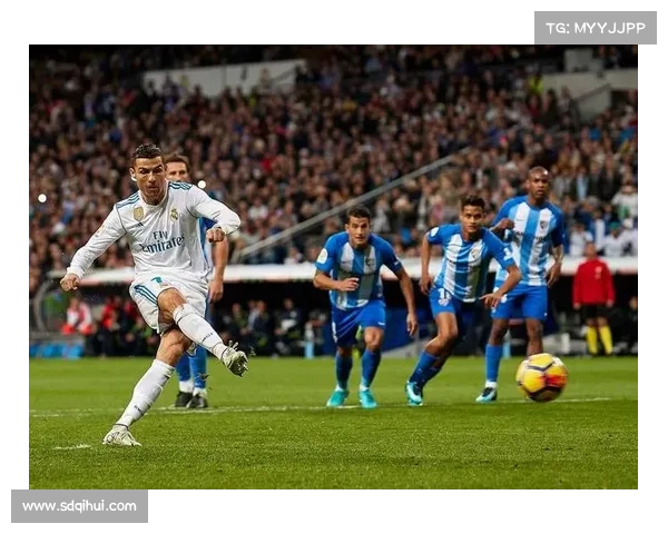 巴萨如何在经典战役中逆袭皇马展现实力与战术优势