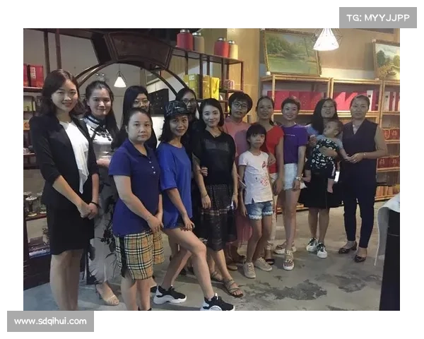 布克如何通过社交活动与公众形象管理塑造个人品牌影响力